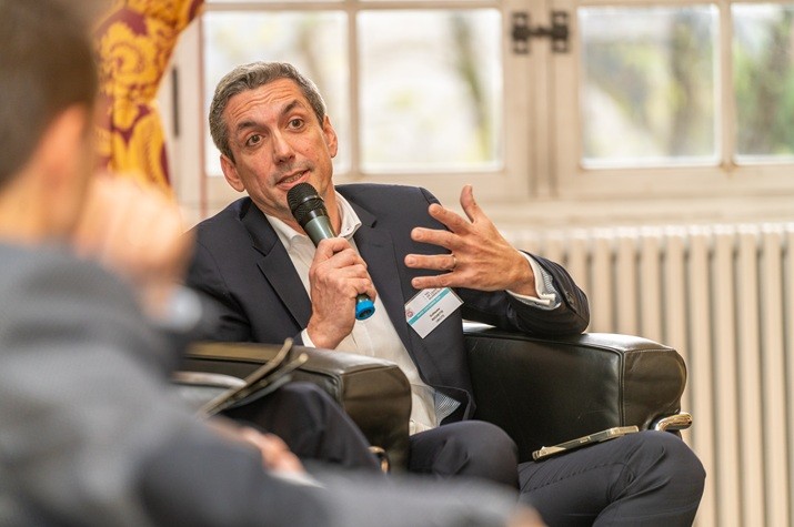 Guillaume Rochette, directeur général d’Ubicité lors des Ateliers du Smart Cities Tour de Val de Loire Numérique en décembre 2024. Crédit photo : 4.1 Production