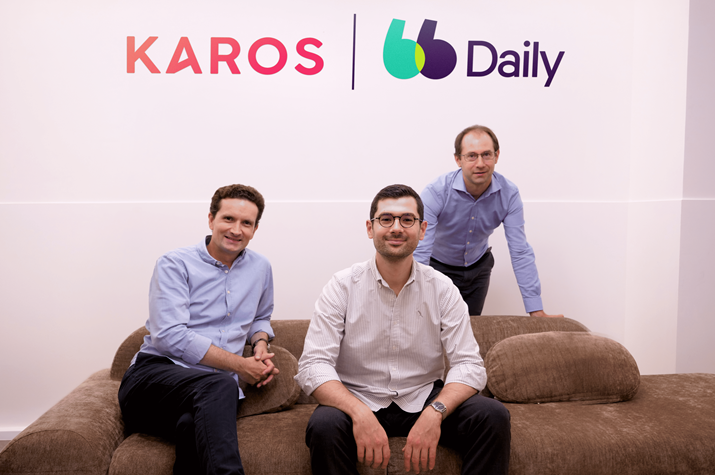 De gauche à droite Olivier Binet (cofondateur et Président de Karos), Hugo Brahmi (Directeur général de Daily) et Tristan Croiset (cofondateur et directeur technique de Karos). Crédit photo : Karos.